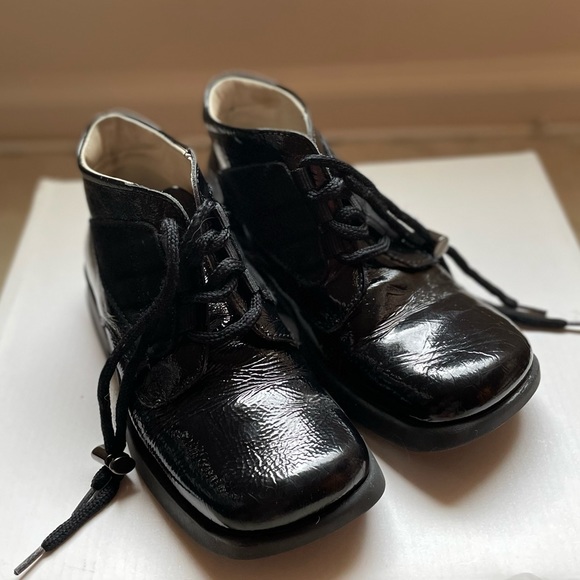 TODDLER ITALIAN 🇮🇹 BLACK PATENT LEATHER BOOTIES U.S.Size 11 Toddler  EUC - Picture 9 of 9